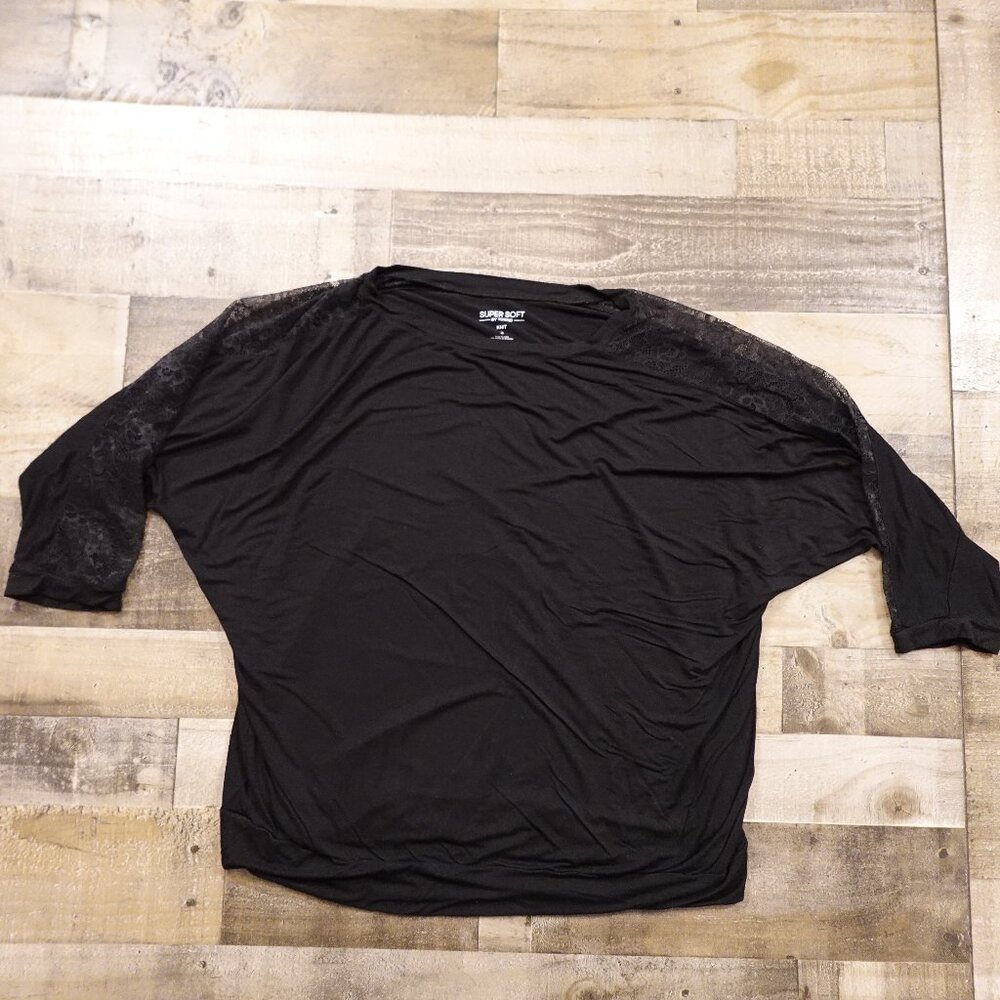 Torrid Super Soft Lace Sleeve Knit Top Women’s Size 2 Black
